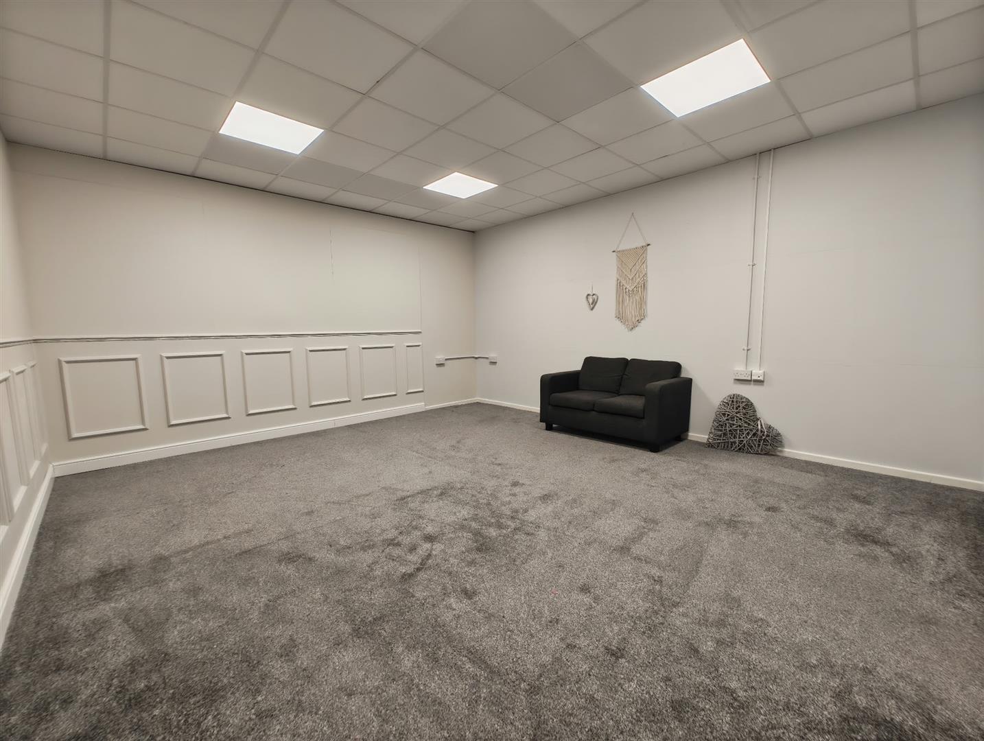 Unit 30, Chadkirk Business Park, photo 9